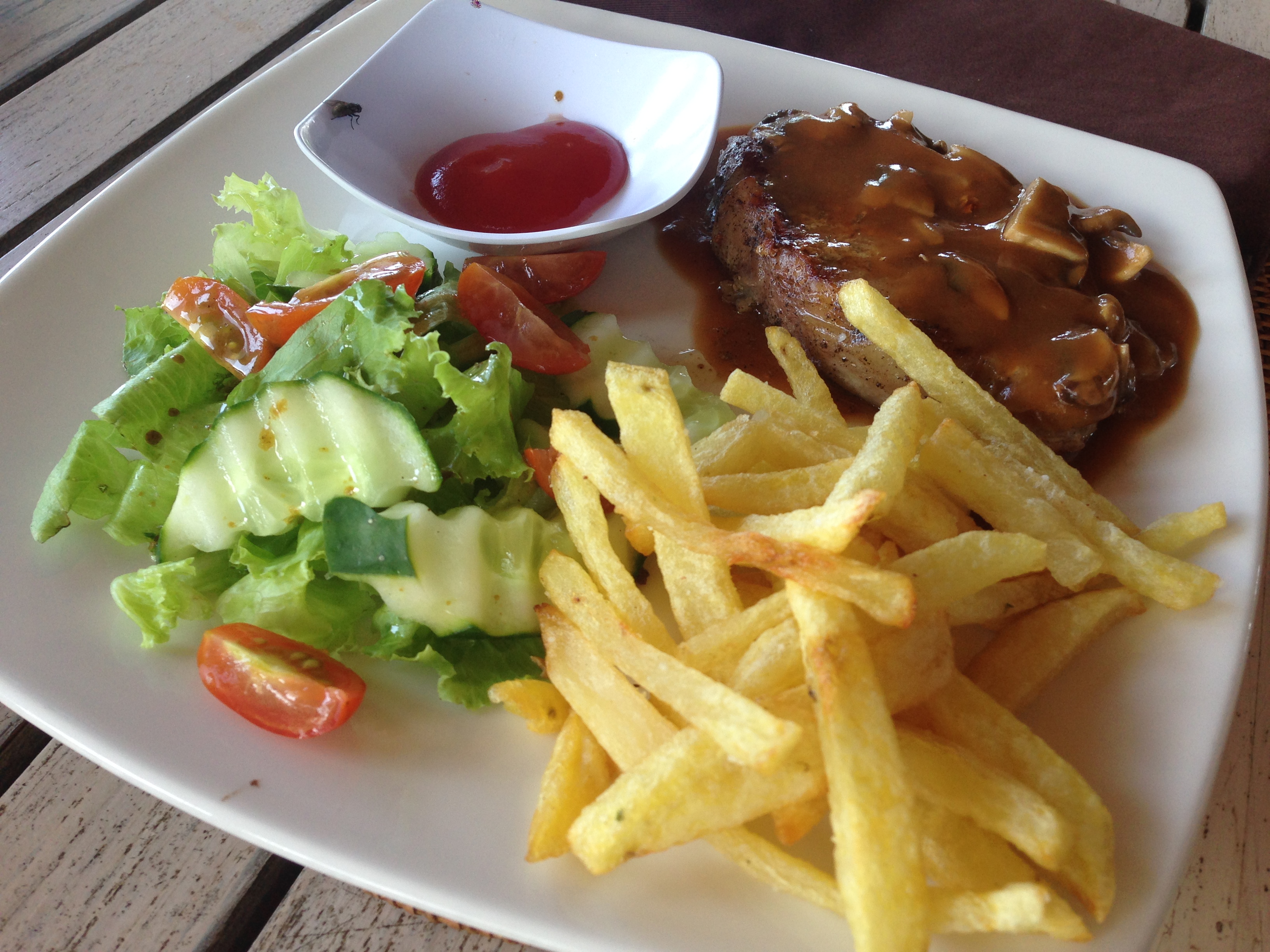 ta musė ant padažo yra normalu :)