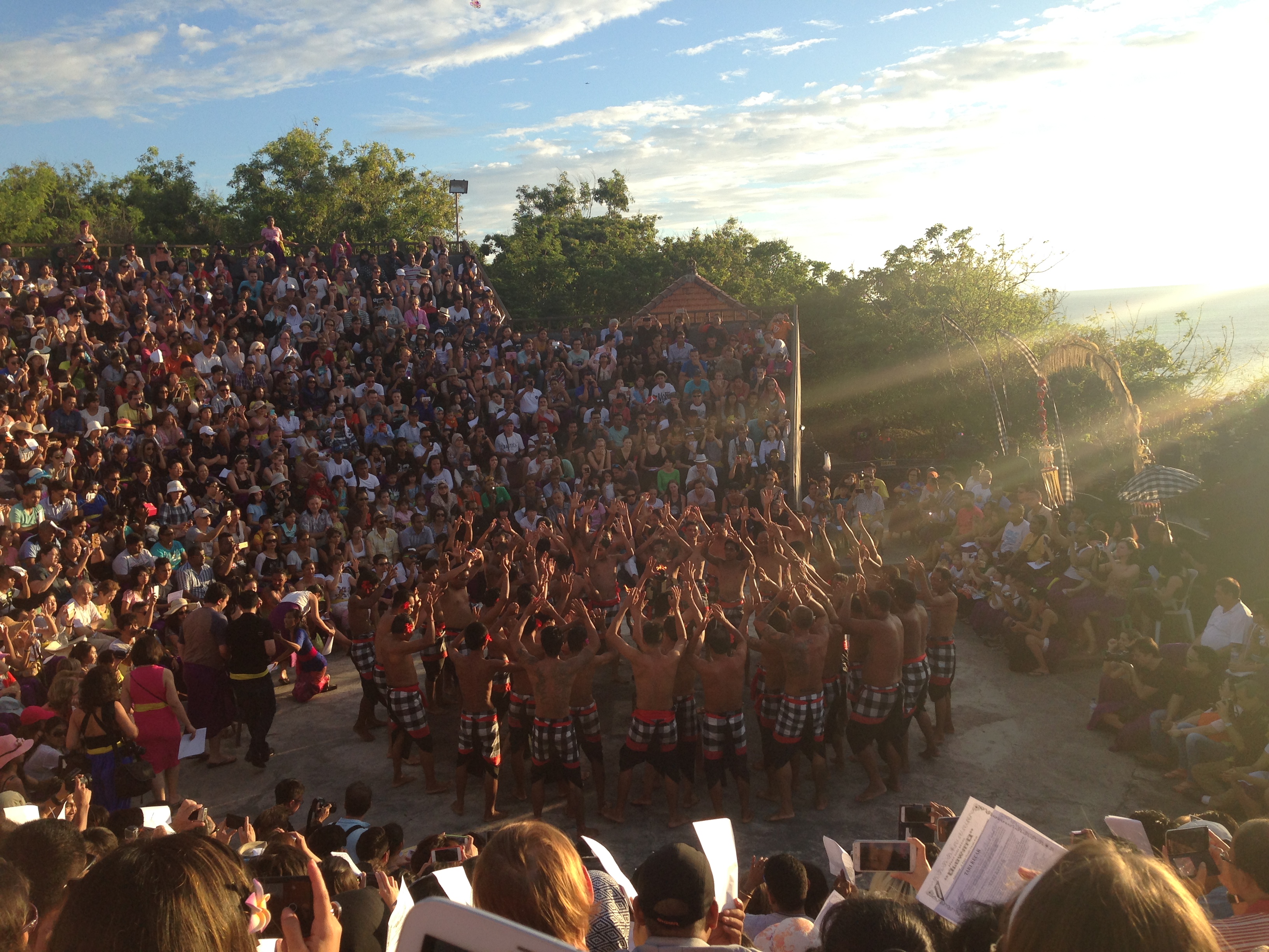 Uluwatu šventykloje šokių pasirodymas