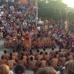 Uluwatu šventykloje šokių pasirodymas