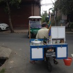 ant motorolerių gabena viską