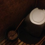 Eko WC (padarius reikalą reikia užpilti pjuvenų)