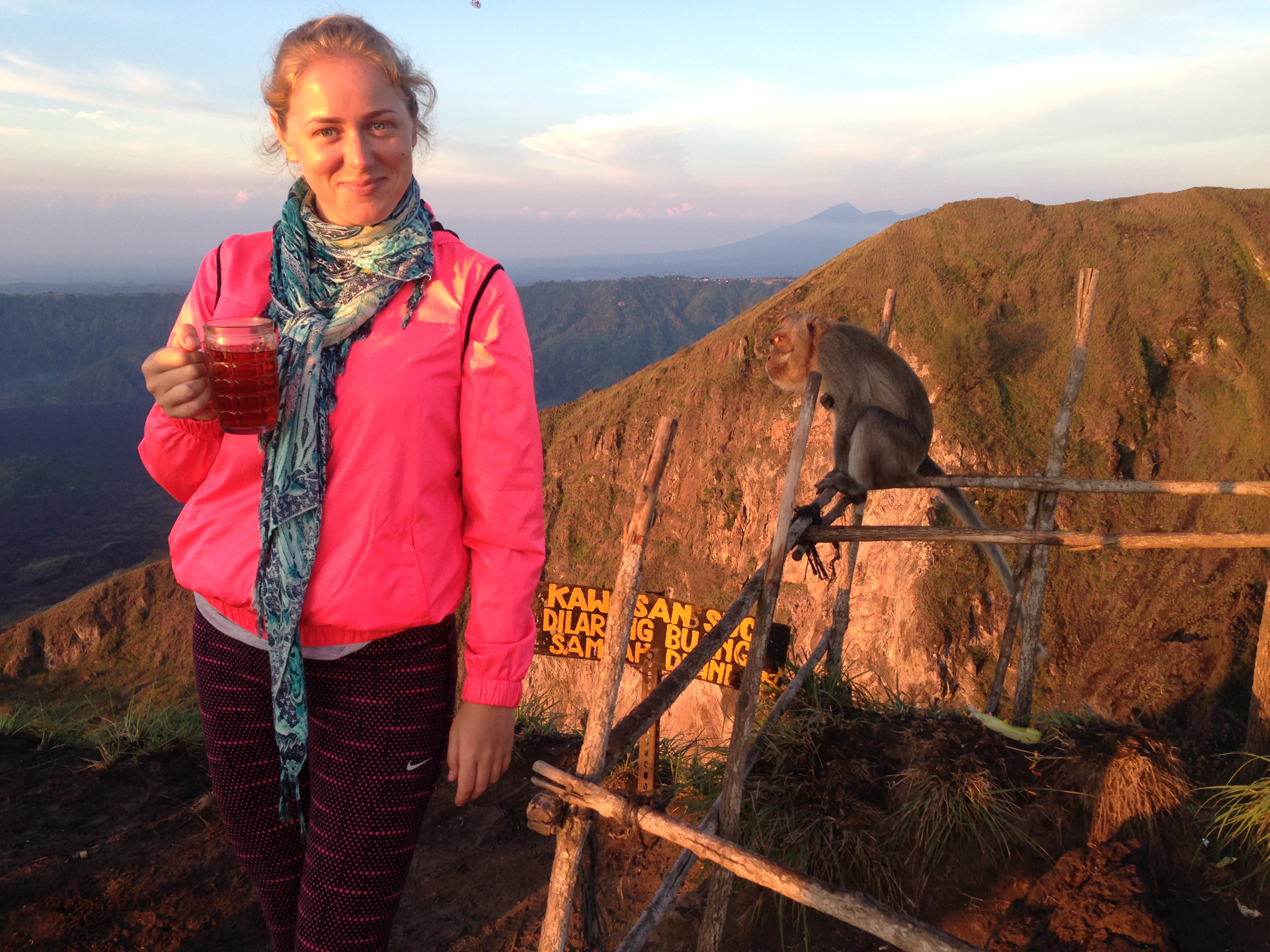 siu beždžione iš kraterio